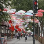 中山路に雨傘のアーケード街！